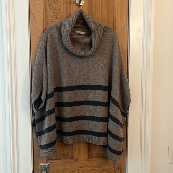 Cape Sweater - Picture 1 of 2